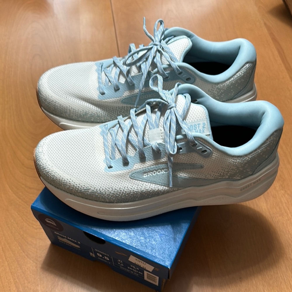 Brooks Ghost Max 2 sneakers. Size 9.5. Worn one time.